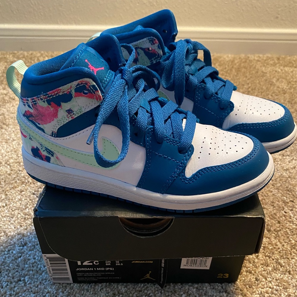 Nike Jordan 1 Mid